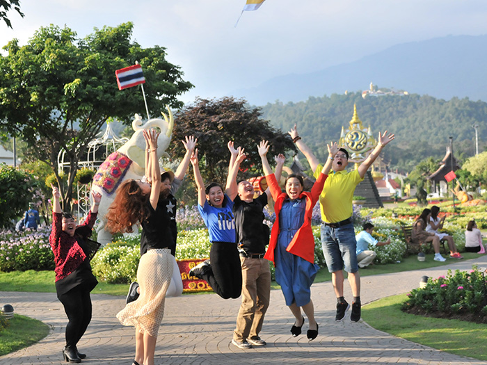 Tayland'ın Harikalarını Keşfetmek: Ekibimizin Güvenilir Outdoor Ayakkabılardaki Macerası
